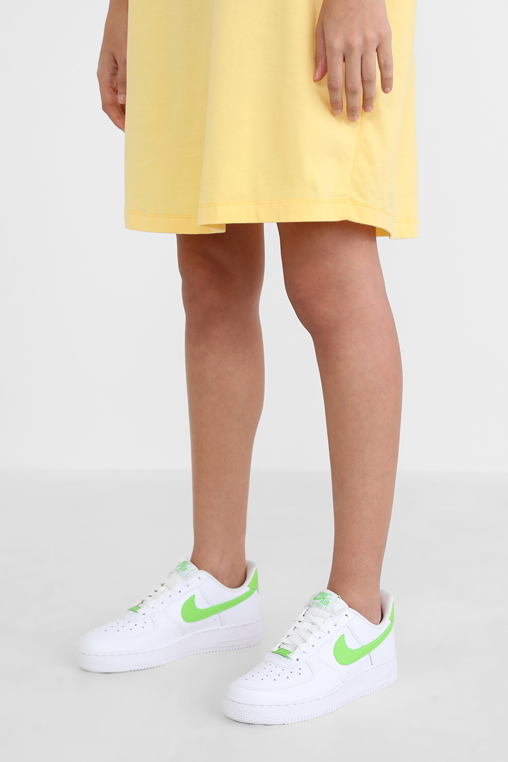 תמונת כל הלוק של נעלי סניקרס אייר פורס 1